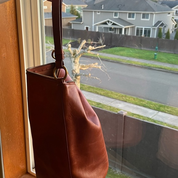 Madewell Elegant Brown Leather Bucket Bag - Picture 2 of 8